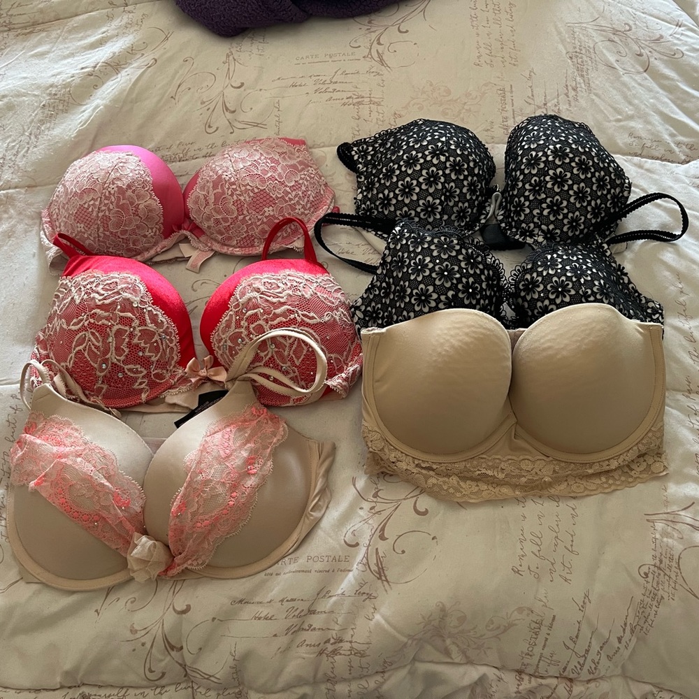 Victoria secret lots of 6. 1 is strapless. 34D
